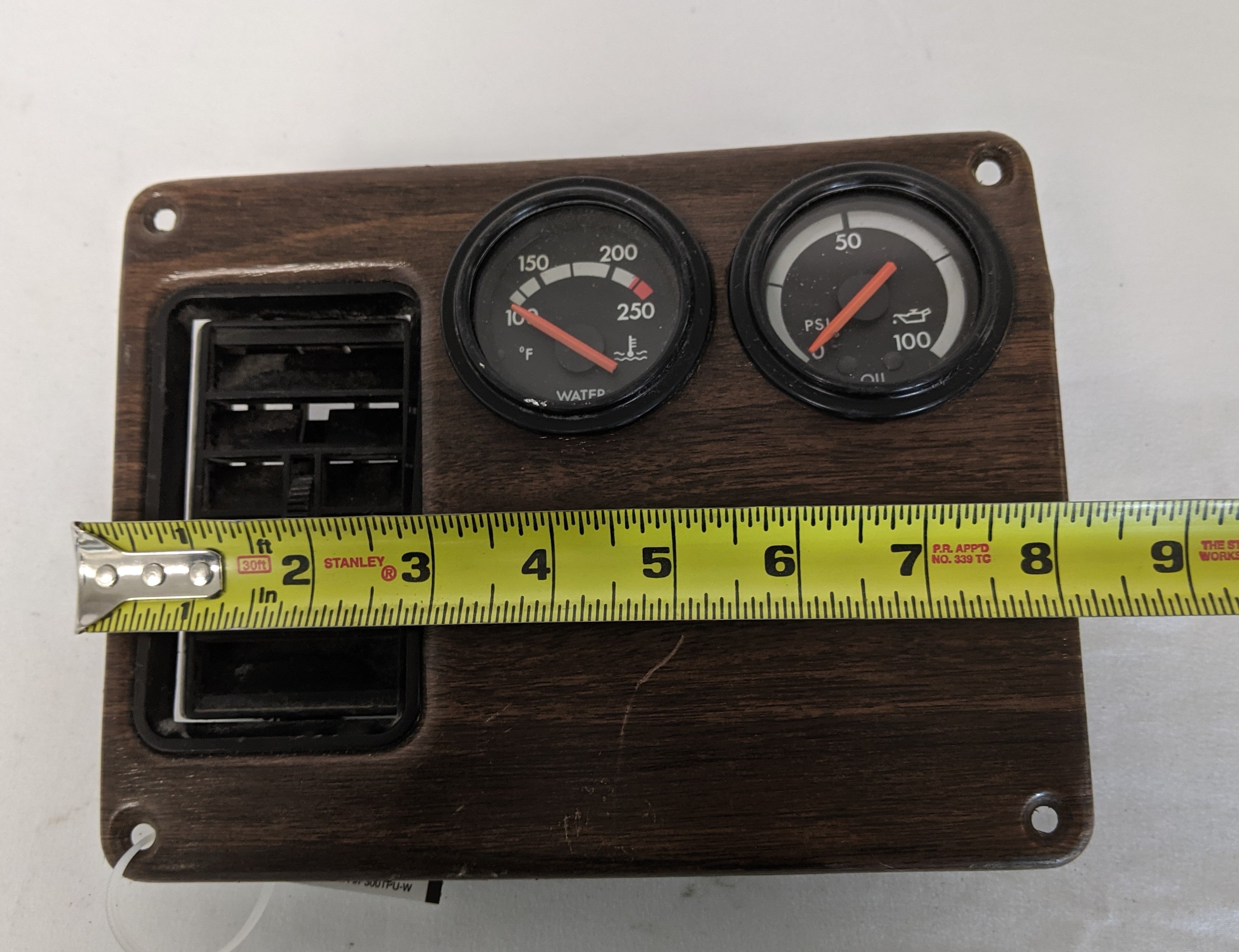 *Bent* Freightliner FLD WG Dash Panel w/ 2 Black Gauges & Vent -P/N 22-32029-001 (9995534991676)