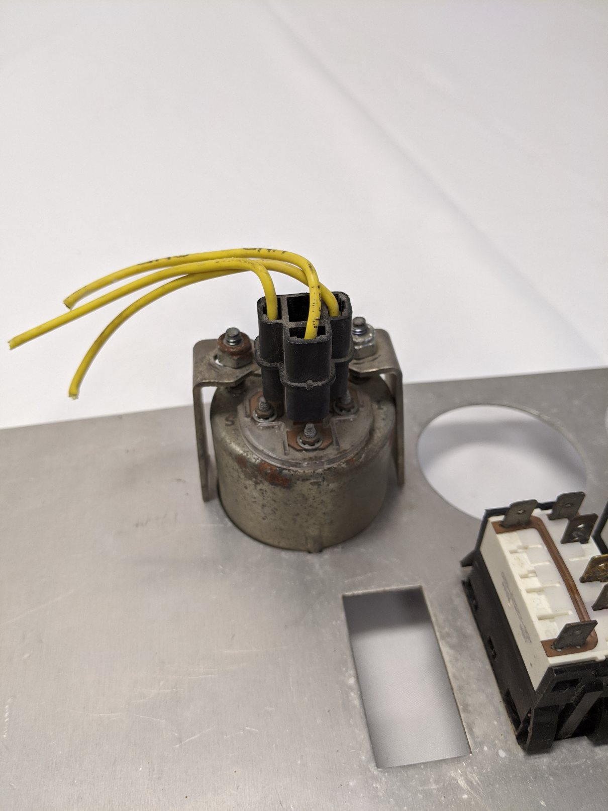 Used Freightliner Columbia Center Instrument Dash Panel  - P/N  22-45867-000