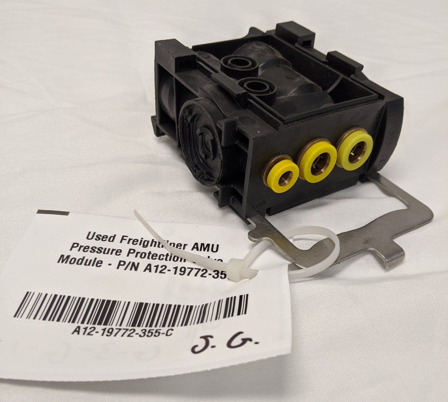 Used Freightliner 3 Port Pressure Protection Valve Module - P/N A12-19772-355