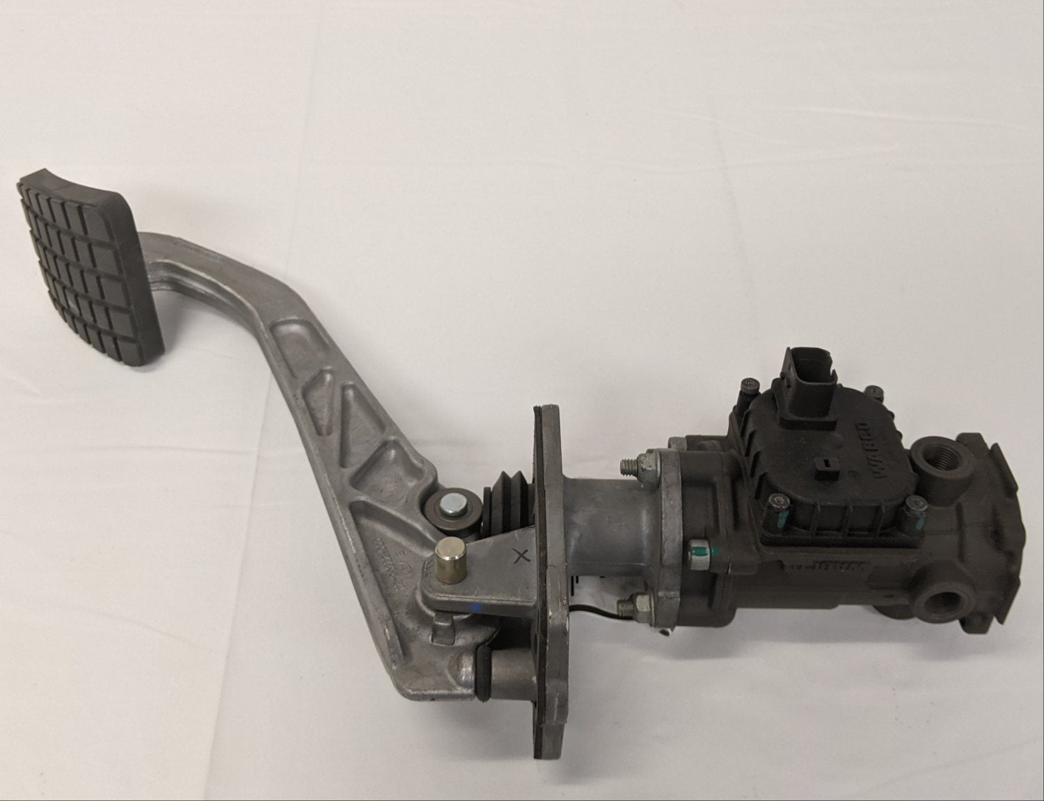 *Damaged Parts* Freightliner Foot Brake Pedal - P/N  9618992110 (6610842484822)