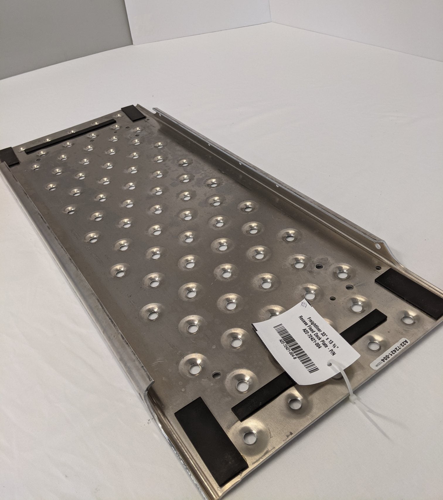 Freightliner 33" x 13 ¾" Recess Fixed Deck Plate - P/N  A22-72421-004 (6550909354070)