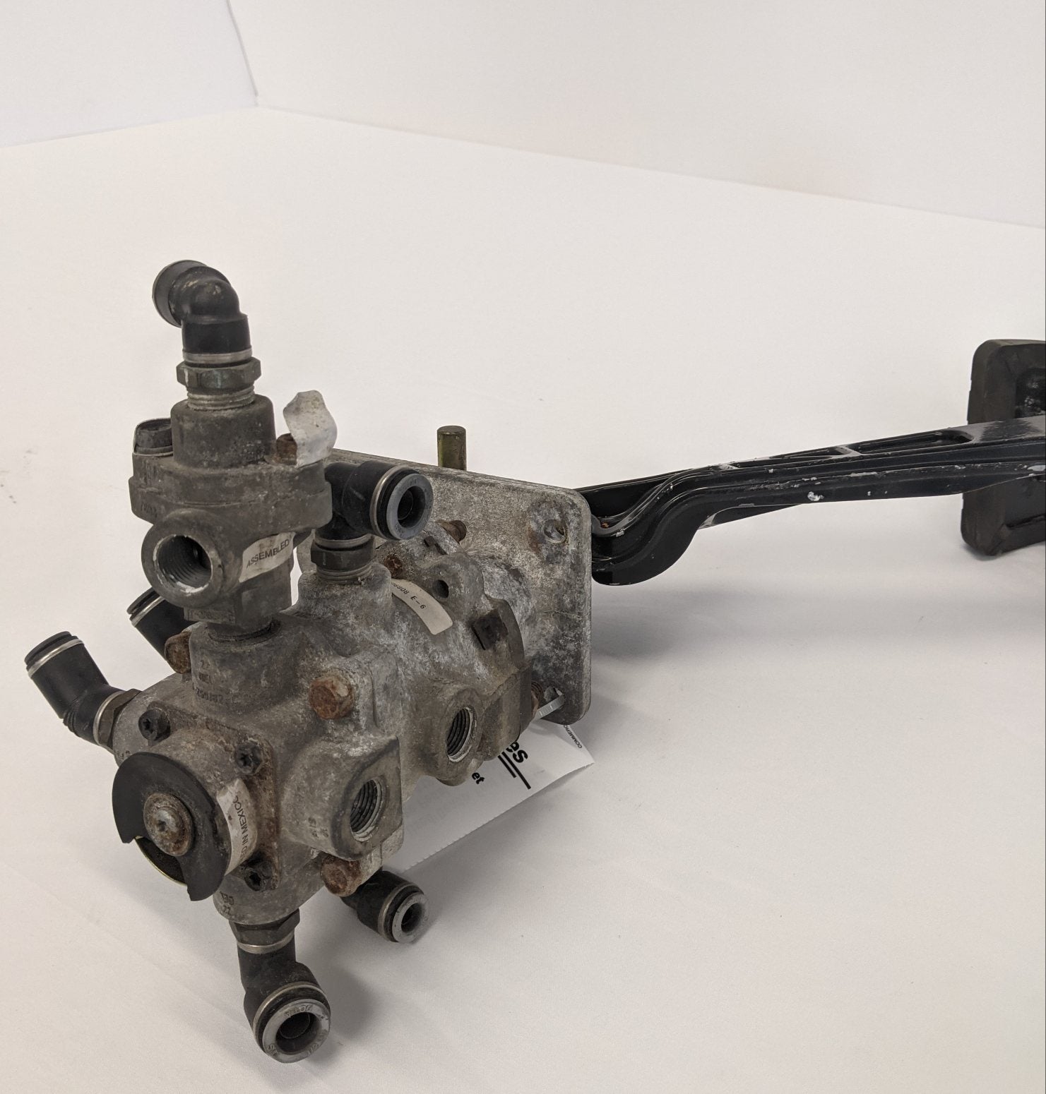 Used Bendix Foot Valve Brake Pedal Assembly - P/N A12-20563-001 (10114578874684)