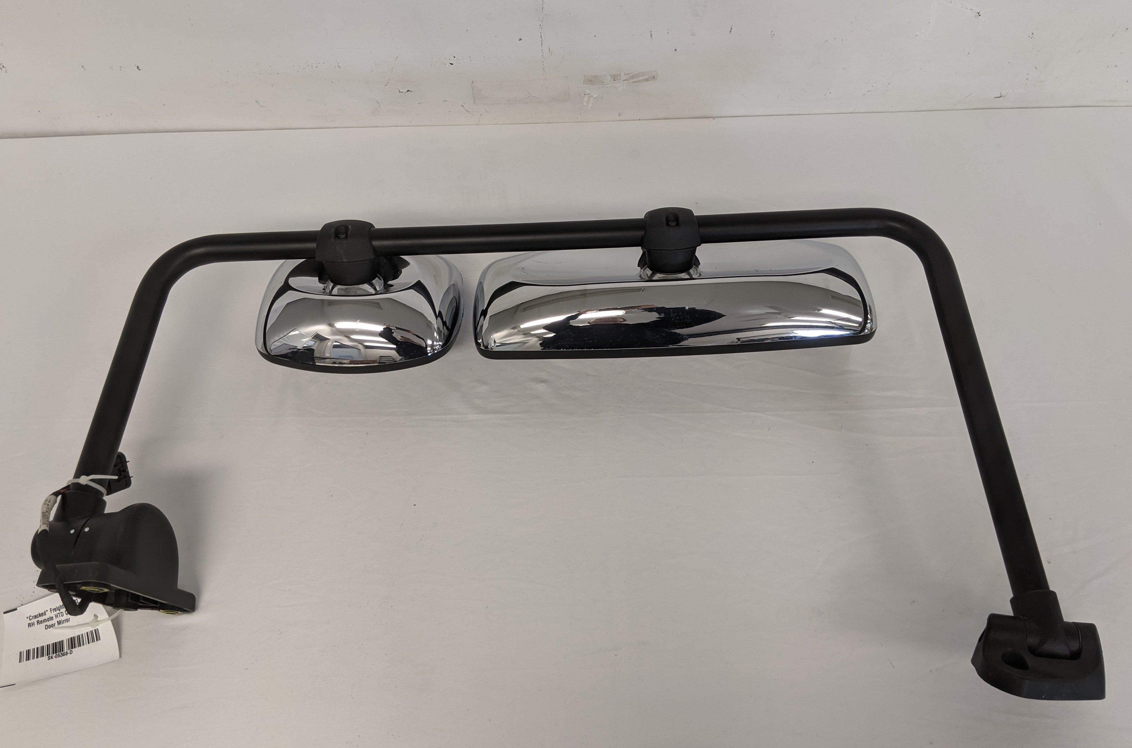 *Cracked* Freightliner M2 RH Remote HTD Chrome Door Mirror - P/N A22-74244-007 (6599022084182)