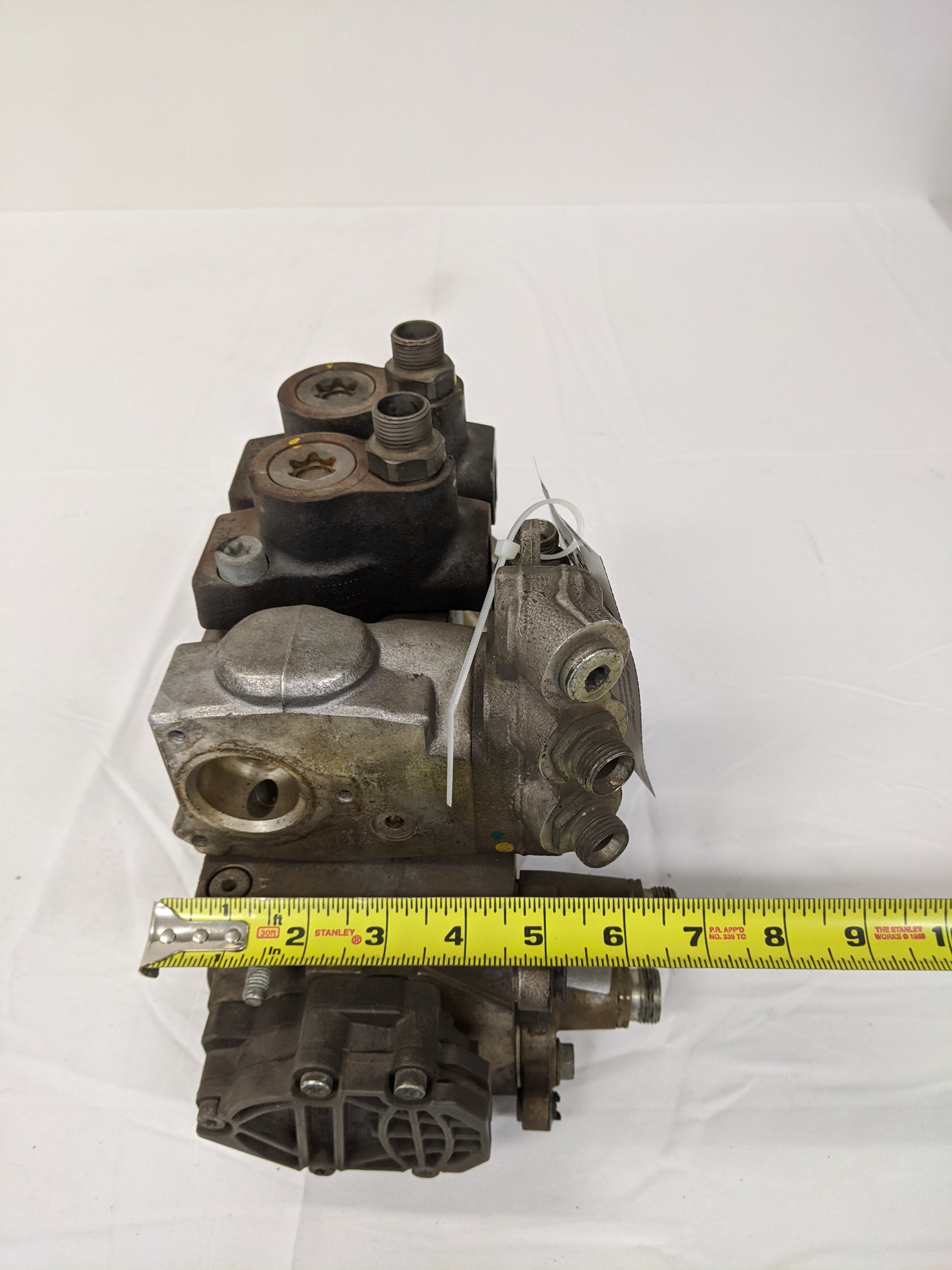 Used Detroit DD13 High Pressure Fuel Pump w/ Manifold - P/N A 470 090 21 50 (10091350524220)