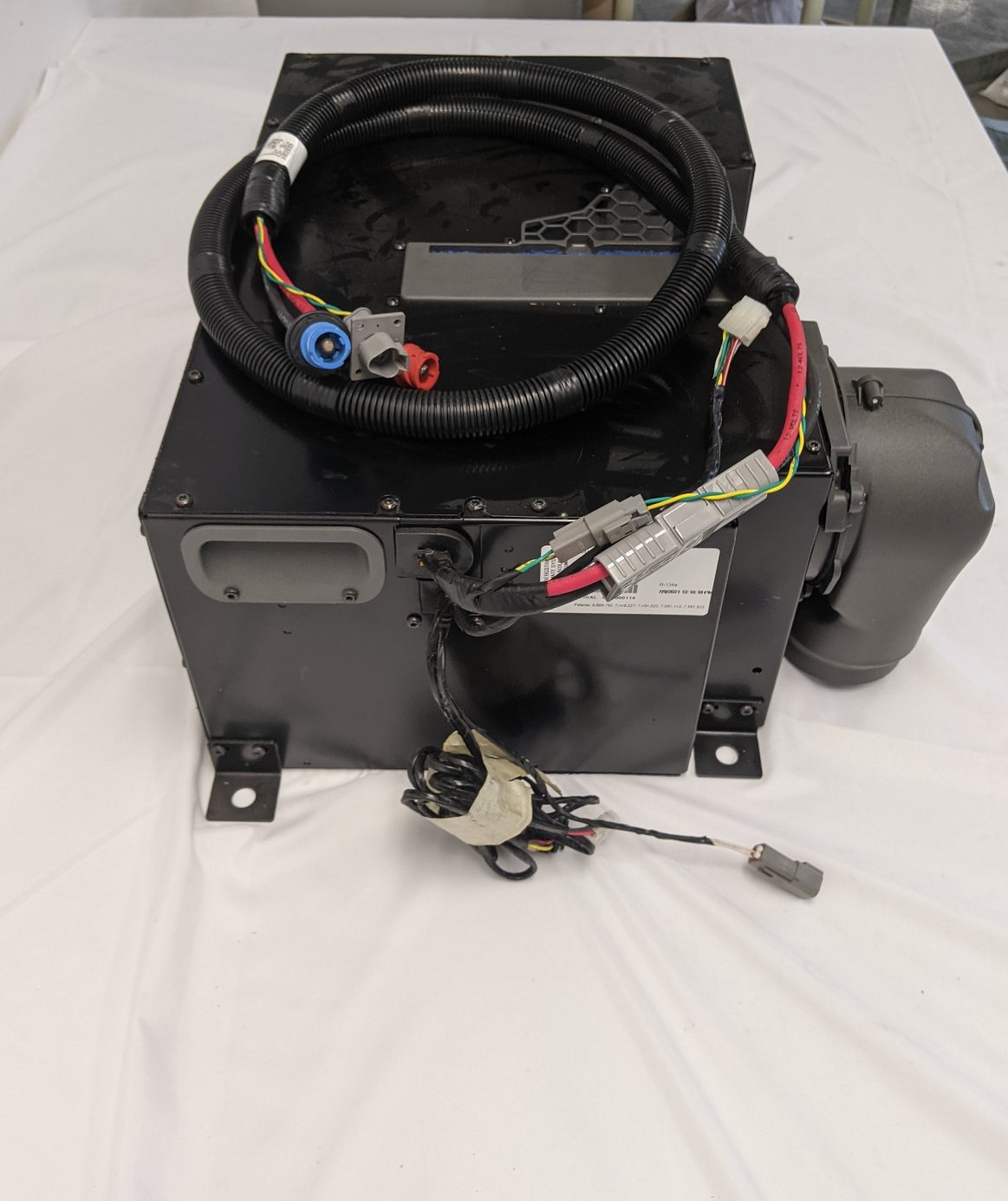 New Freightliner Self-Powered Heating And Cooling HVAC System -P/N A22-71964-002