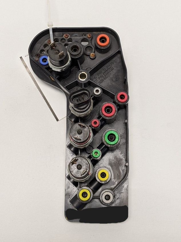 Freightliner Cascadia Passthrough Block Switch Manifold - 12-21425-001