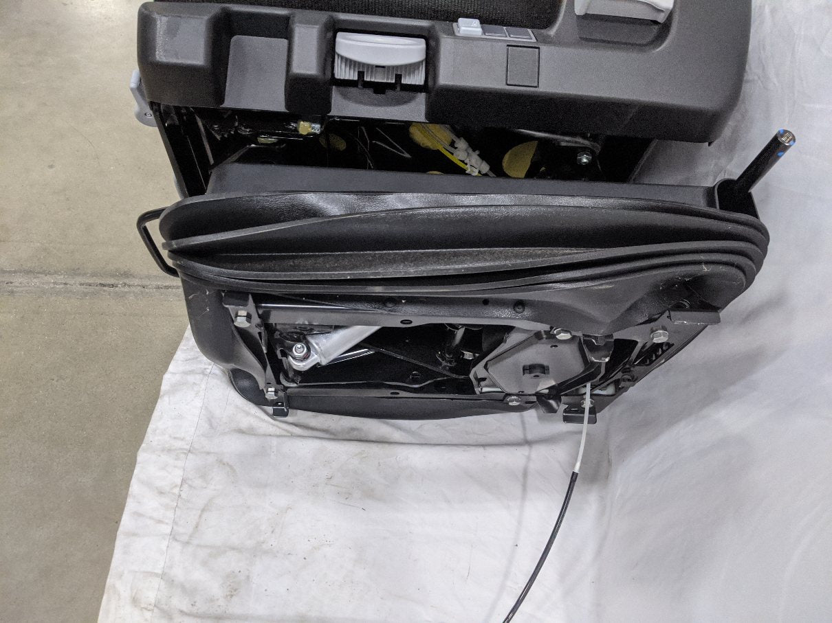 Freightliner Cascadia RH Complete L1 Basic Seat Assembly - P/N ISR 816002 332