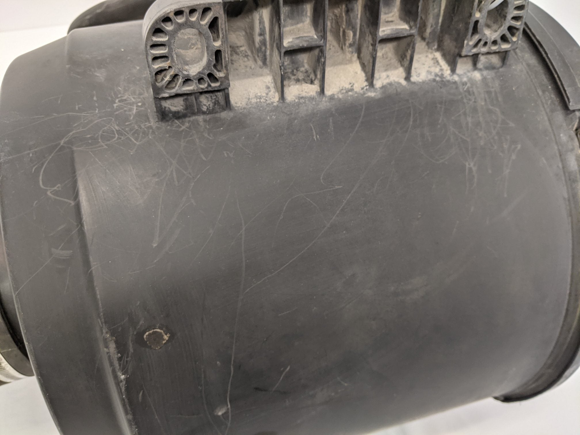*Damaged Lid* Freightliner Columbia 120 Engine Air Cleaner Breather - P/N 150230 (10019444490556)