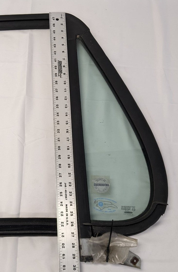 Damaged Freightliner Cascadia P3 LH Front Door Window w/ Seal -P/N A18-53291-002