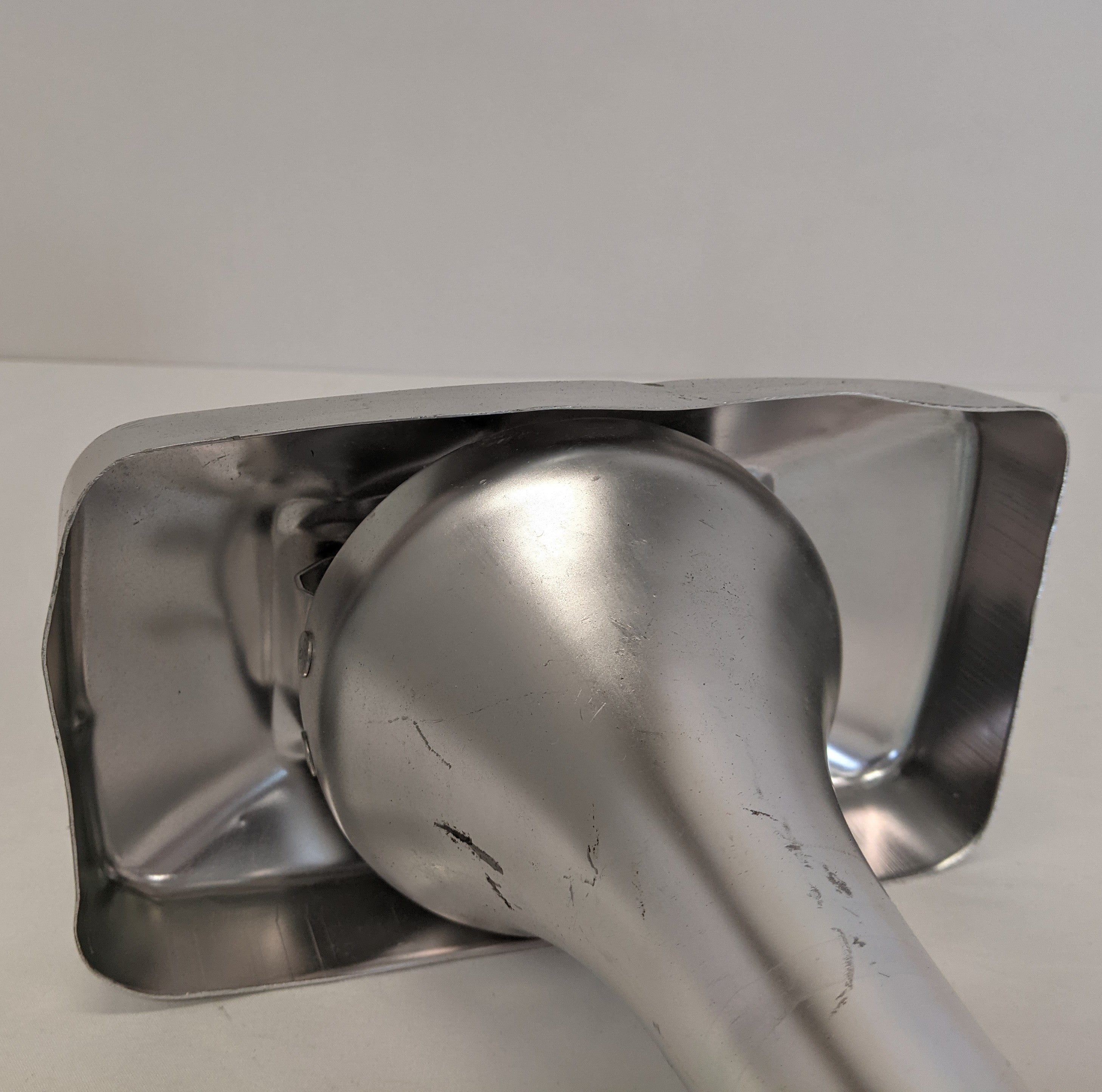 *Dented* Freightliner 26" Bright Rectangular Air Horn w/ Logo - P/N 22-58124-000 (10071075979580)