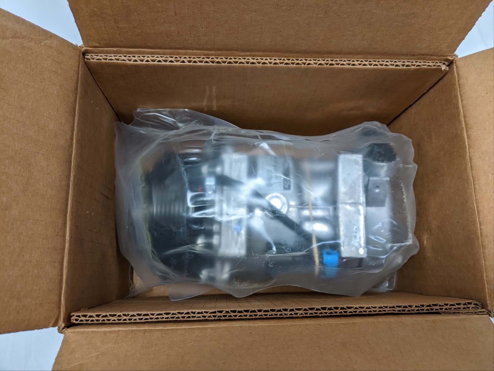 Freightliner A/C Compressor R134a 8-Groove Pad Mount | SKI 4073S