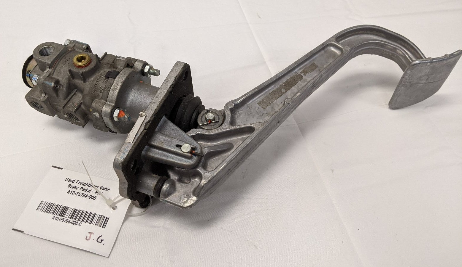 Bendix Valve Brake Pedal (A12-25704-000) - Used