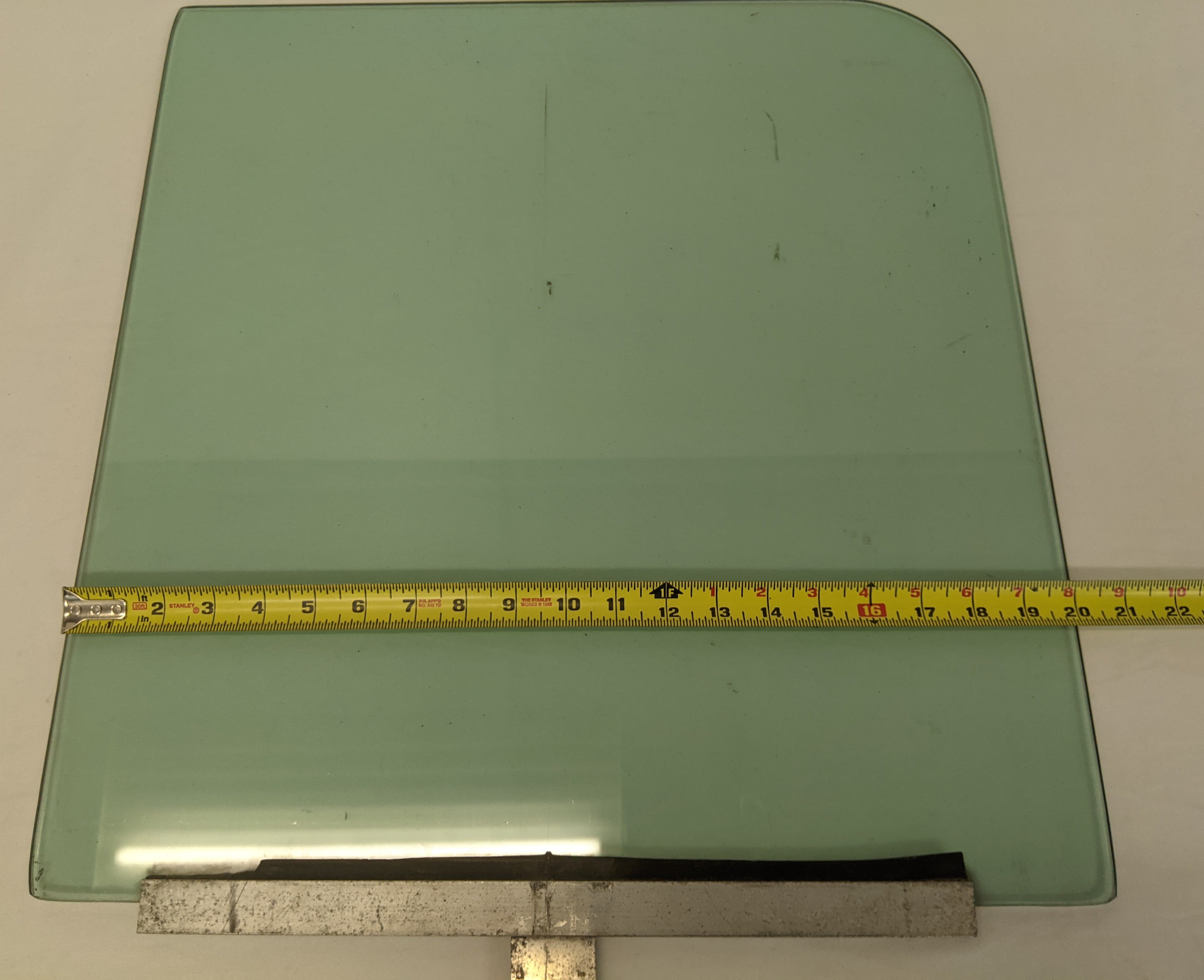 *Scratched* Freightliner FLD RH Tinted Air Op Door Window Glass-P/N 18-17450-001 (10098627871036)