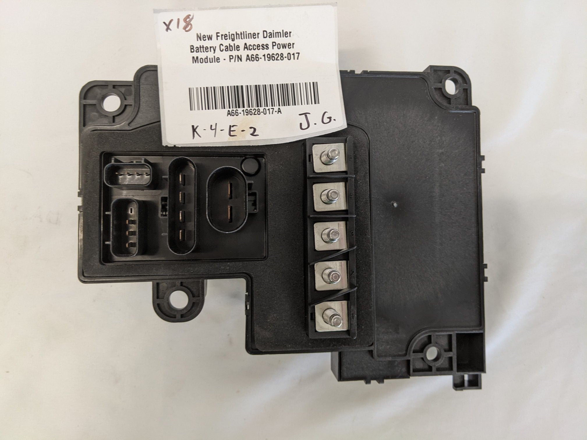 New Freightliner Daimler Battery Cable Access Power Module - P/N A66-19628-017 (10173277012284)