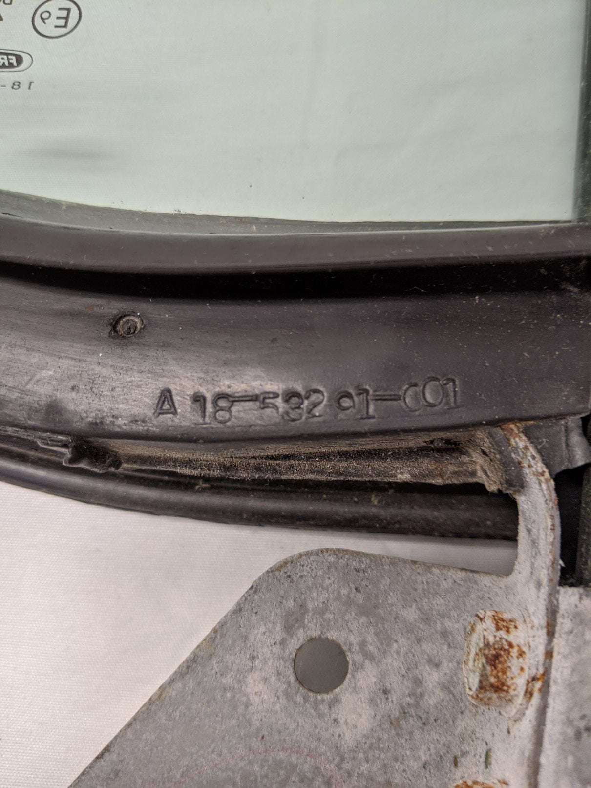 Used Freightliner Cascadia P3 RH Front Door Window w/ Seal - P/N A18-53291-001