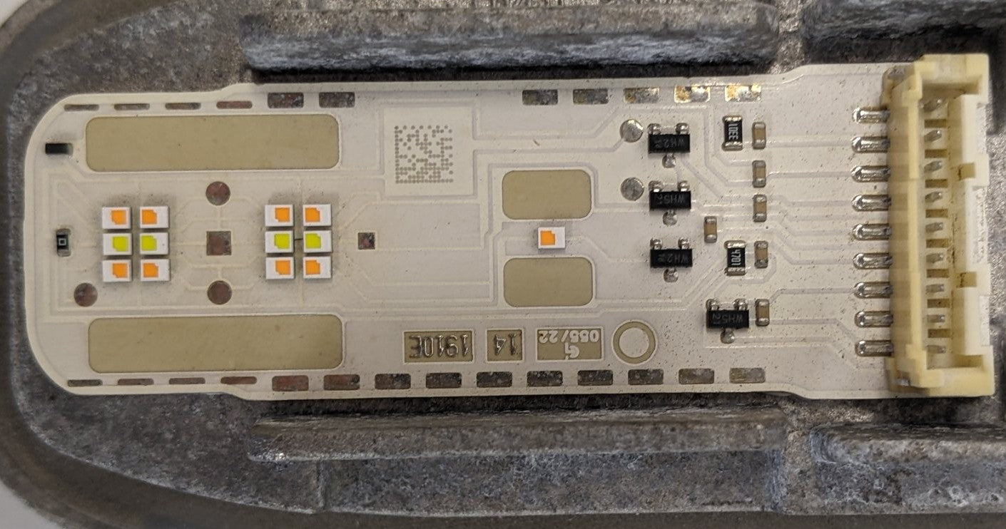 Used Freightliner Cascadia LED Turn Signal Control Module - P/N  1040.001.0920