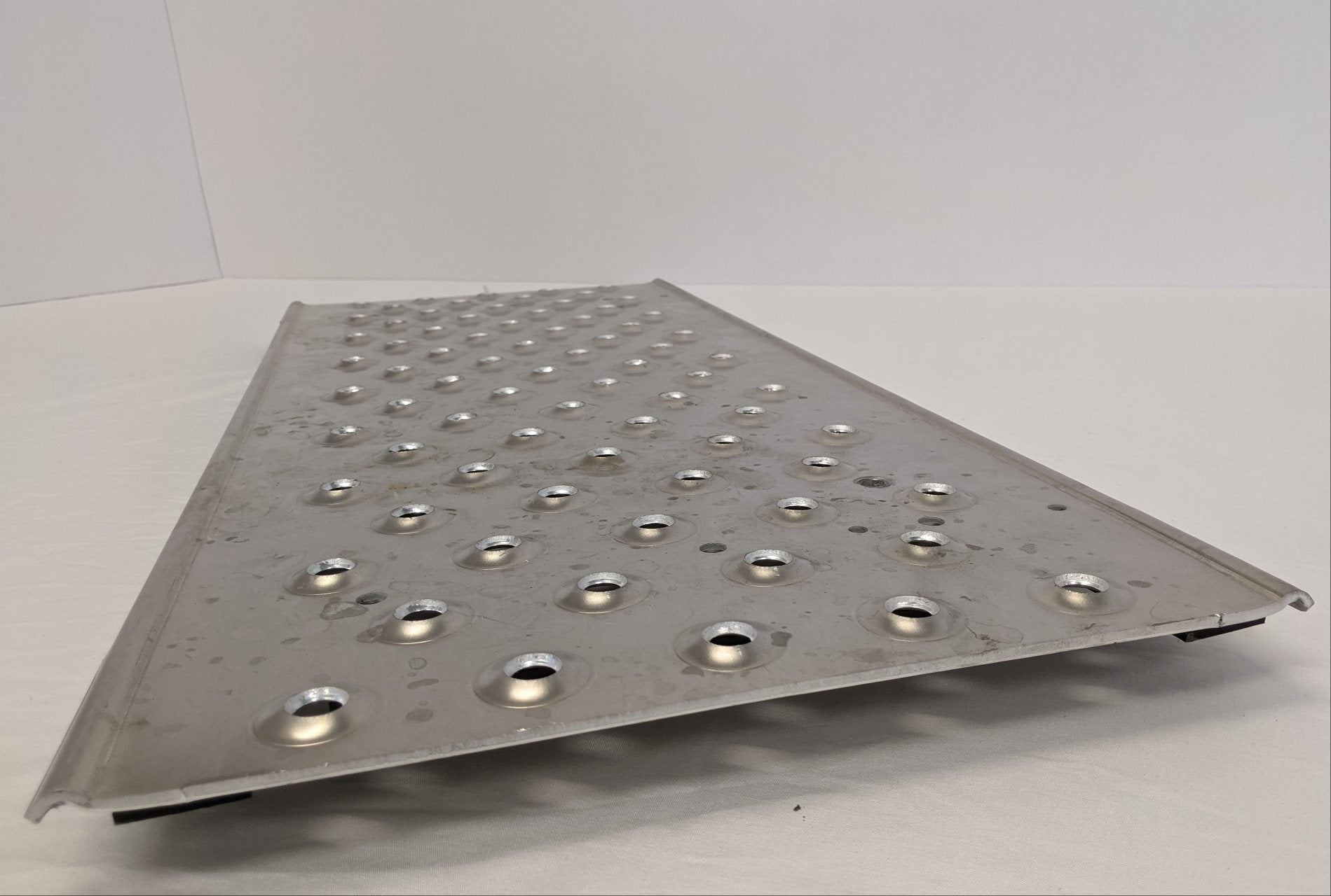 Freightliner 33" x 13 ¾" Recess Fixed Deck Plate - P/N  A22-72421-004 (6550909354070)