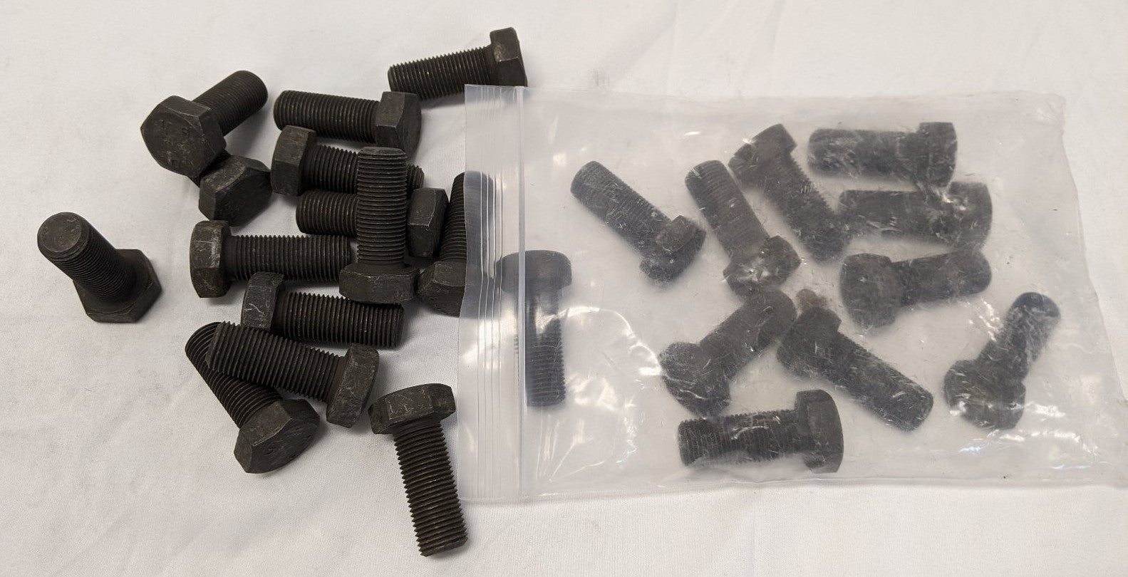 *Lot of 25* New M16-1.5mm x 40mm Fully Threaded Grade 10.9 Steel Hex Bolts