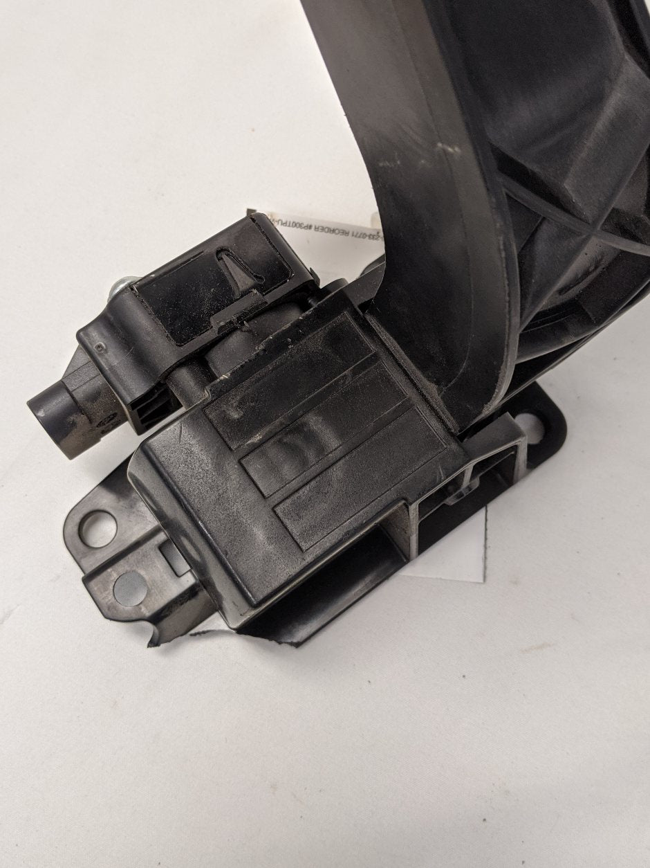 Damaged Freightliner M2, Cascadia Dual APS Accelerator Pedal - P/N A01-34090-000