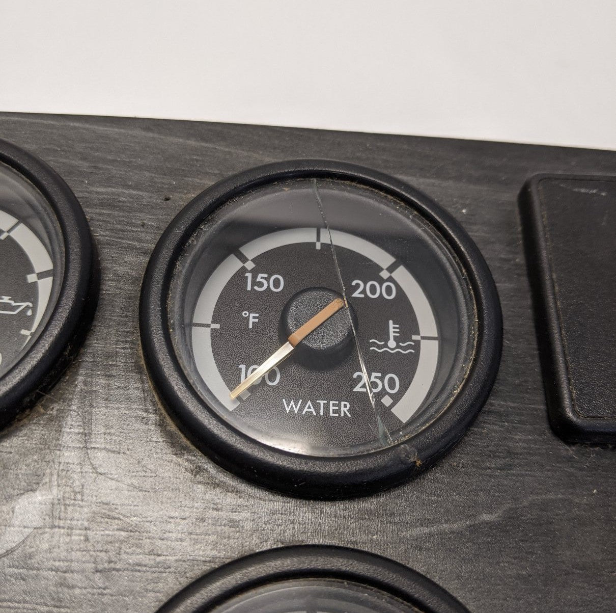 Used Freightliner Columbia Dash Instrument Cluster Panel - P/N A22-59448-001