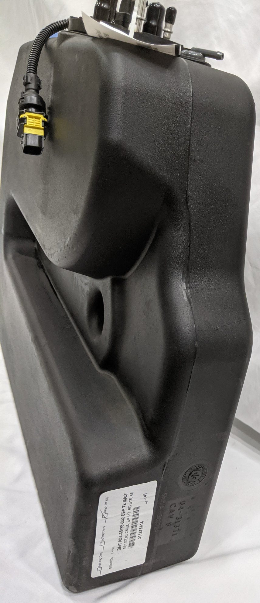 Used Freightliner 6-Gallon DEF Tank w/ Header - P/N A04-35188-002 (10116916838716)