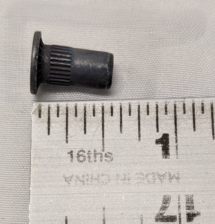 *Lot of 200* 4MM-0.7 Large Flange Steel Black Graphite Ribbed Rivet Nuts