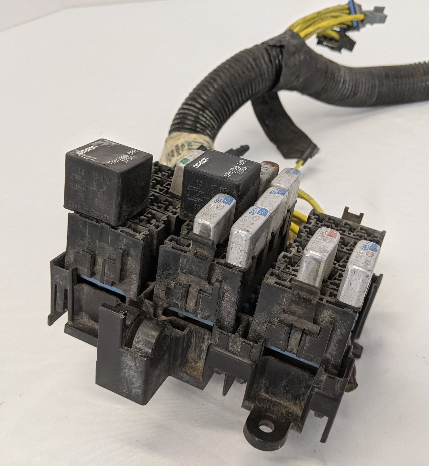 A06-24054-003 - Freightliner Fuse Box Circuit Protection Wiring