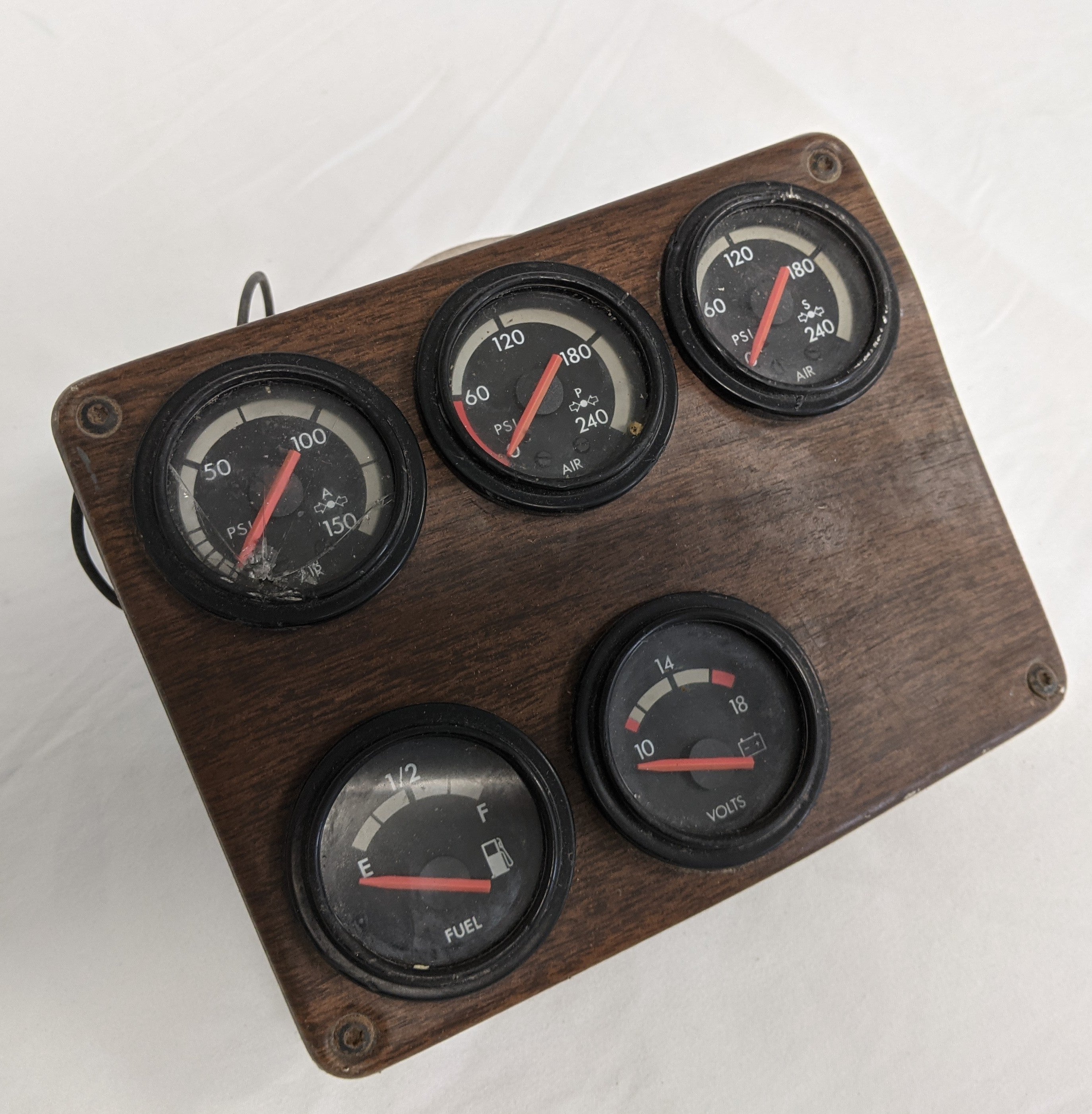*Broken* Freightliner FLD Woodgrain Dash Panel with 5 Gauges - P/N 22-20982-002 (9987241541948)