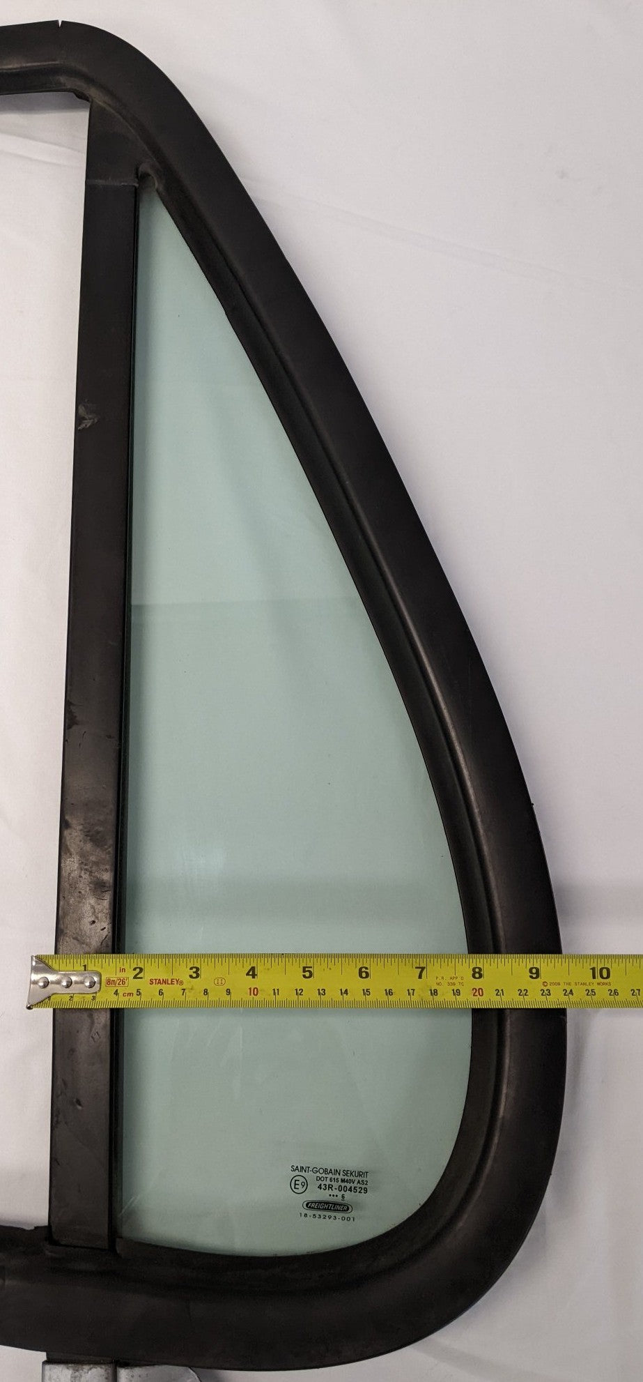 Used Freightliner Cascadia P3 RH Front Door Window w/ Seal -P/N A18-53291-001