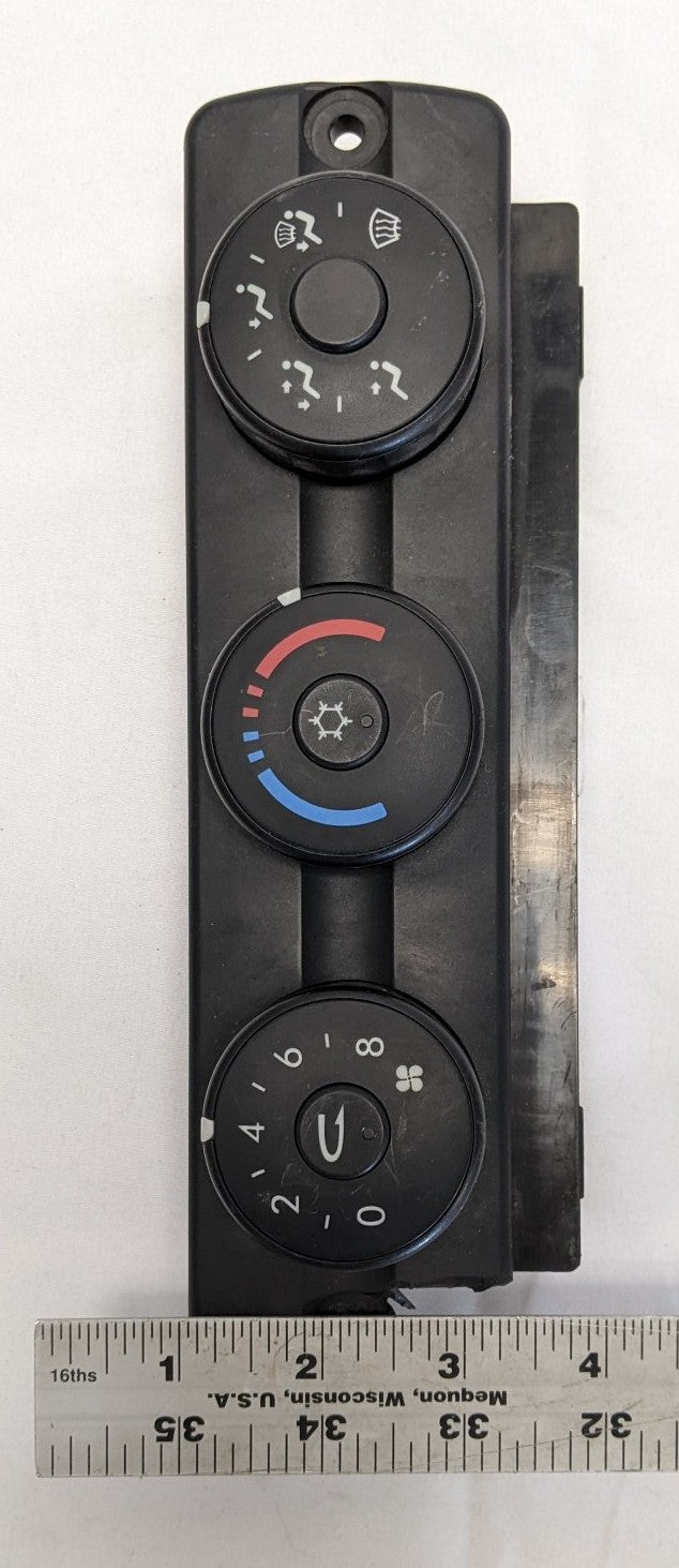 Damaged Freightliner Cascadia HVAC Control A22-60645-100 No Aux