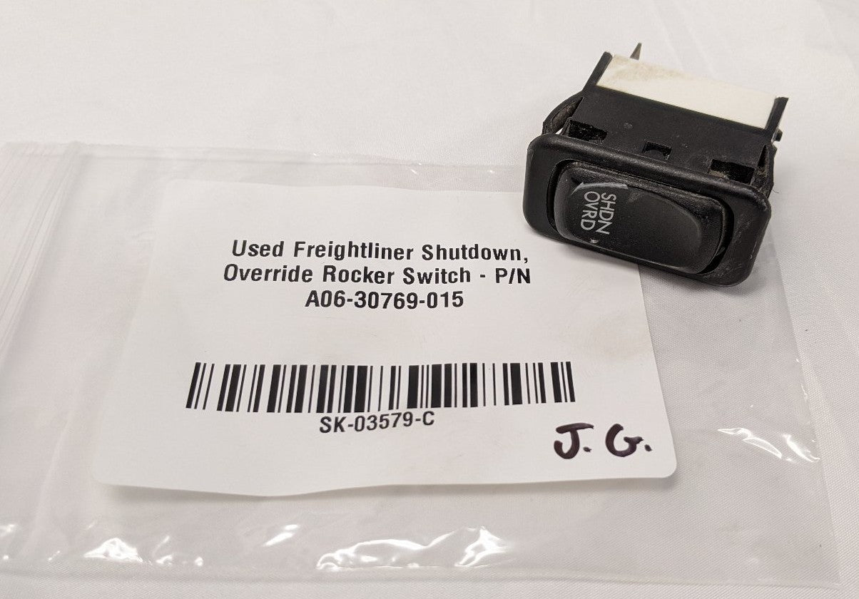 Used Freightliner Shutdown, Override Rocker Switch - P/N  A06-30769-015