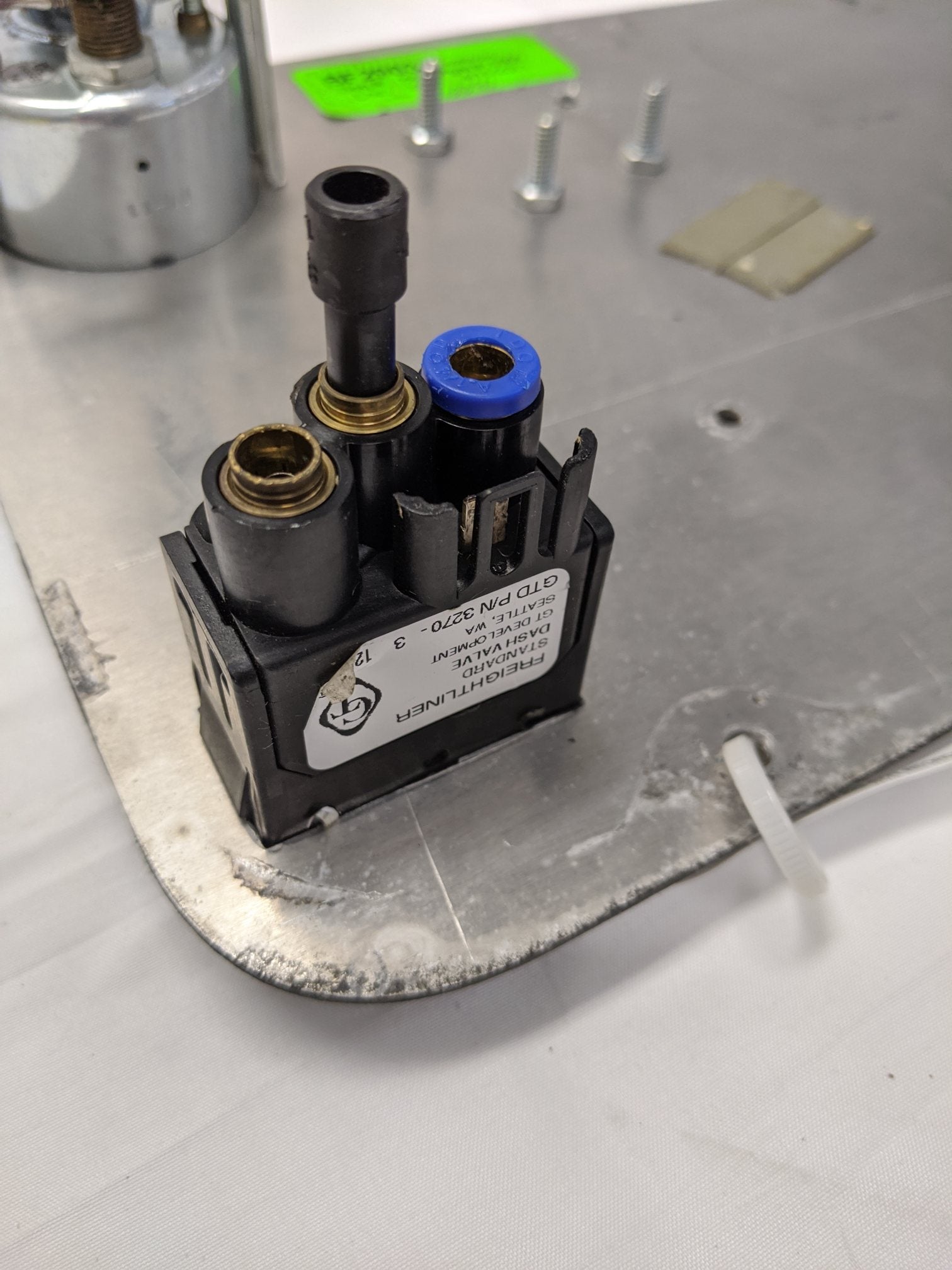 Freightliner Cascadia P3 Auxiliary Instrument Panel - 22-60660-000 (used)