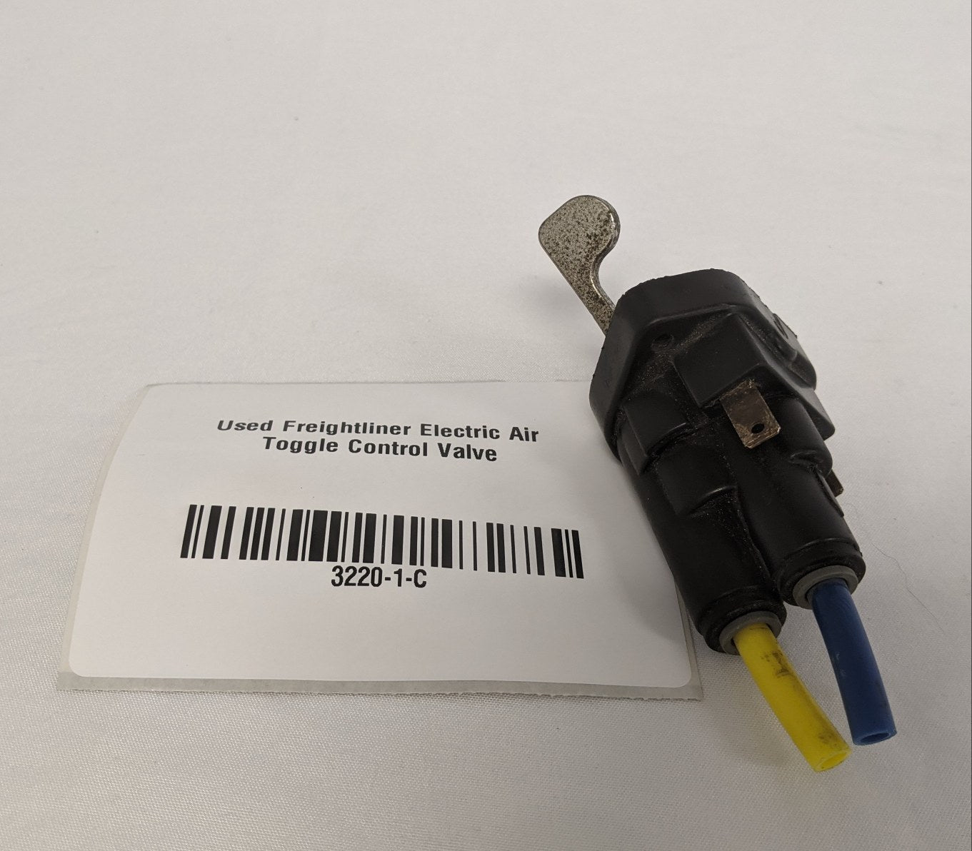 Used Freightliner Electric Air Toggle Control Valve - P/N GTD 3220 1 (10011616215356)