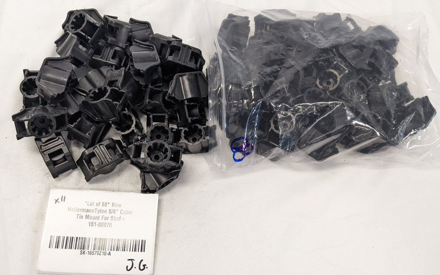 *Lot of 80* New HellermannTyton 5/8" Cable Tie Mount For Stud - 151-00976