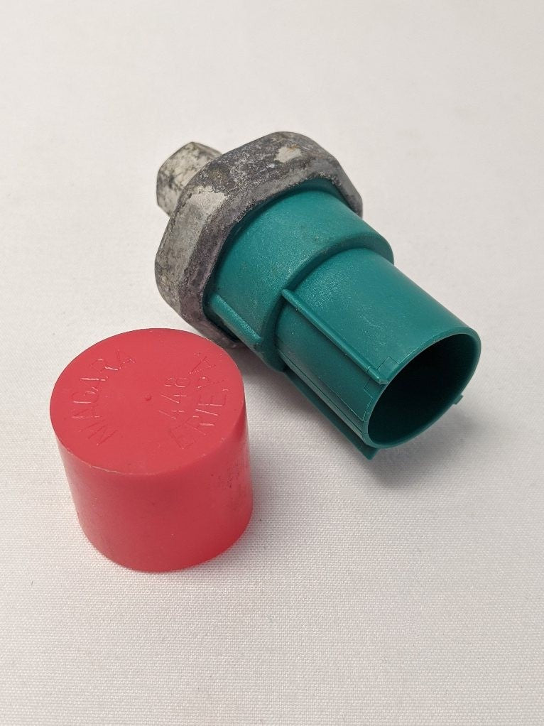 Used Freightliner High Pressure A/C On/Off Switch - PN 06-35209-000