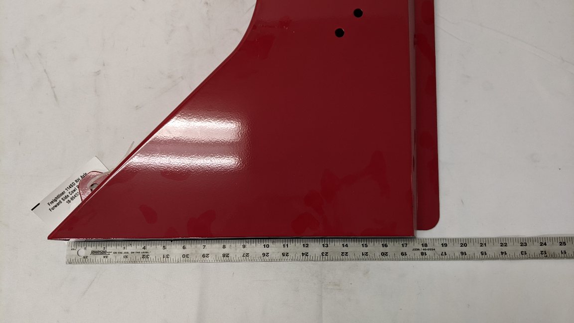 Freightliner 114SD RH Axle Forward Side Cowl Panel - P/N  18-65433-001
