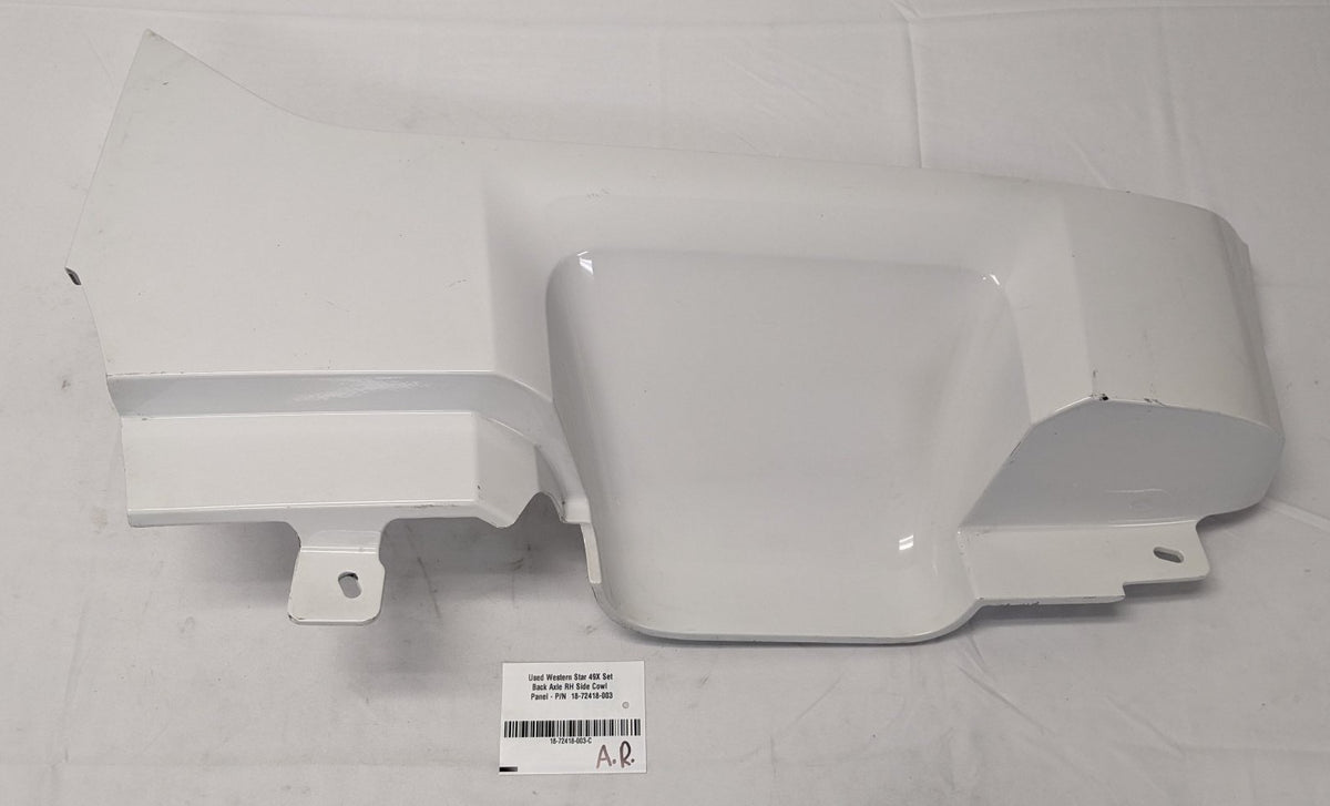 Western Star 49X SBA RH Cowl Panel 18-72418-003 (Used)