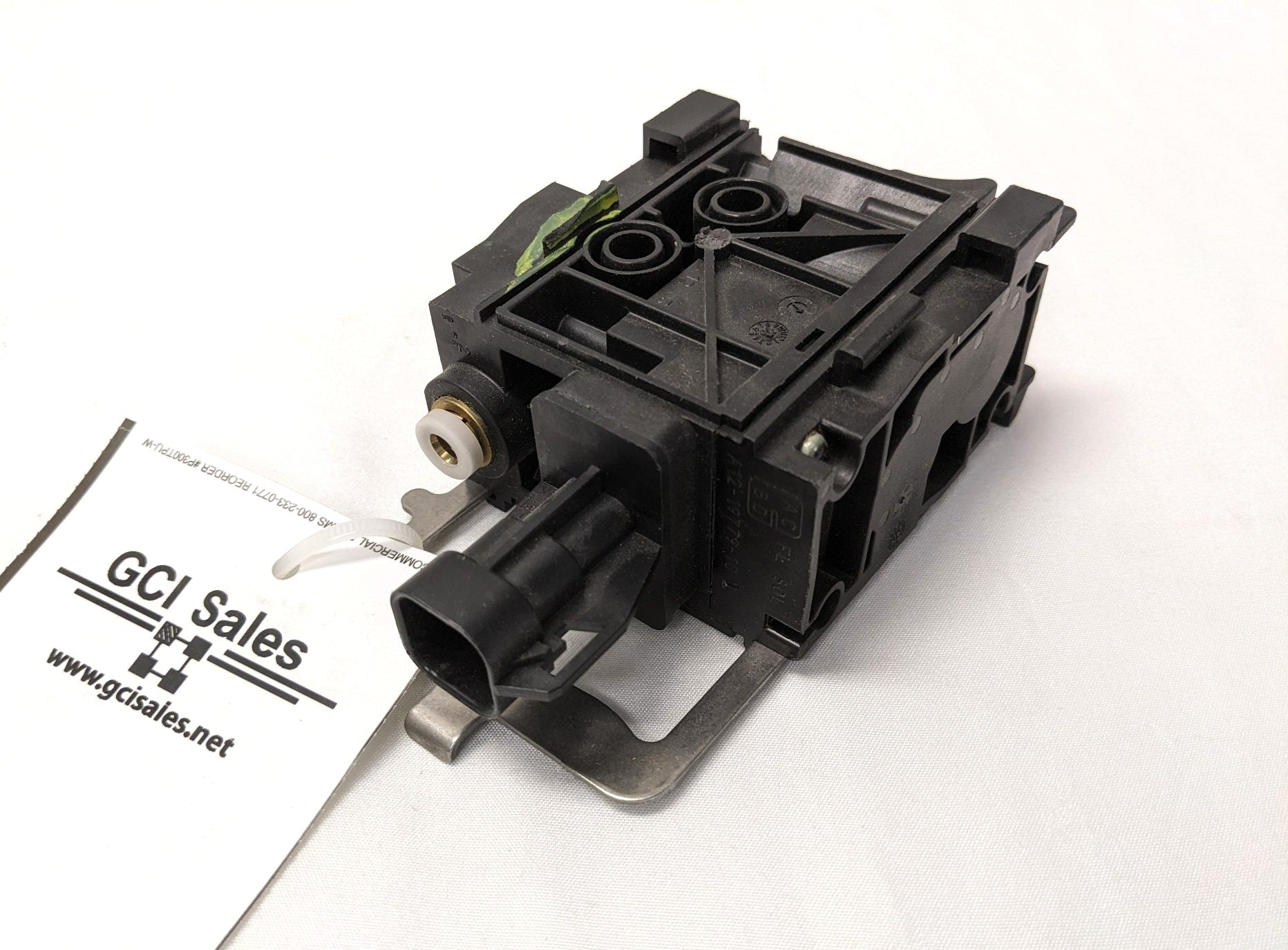 Freightliner 3-Way NC AMU Solenoid Valve | A12-19779-101