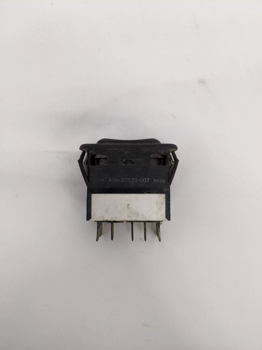 Used Freightliner 7 Pin Momentary Power Window Rocker Switch - P/N A06-22523-007 (10106954809660)