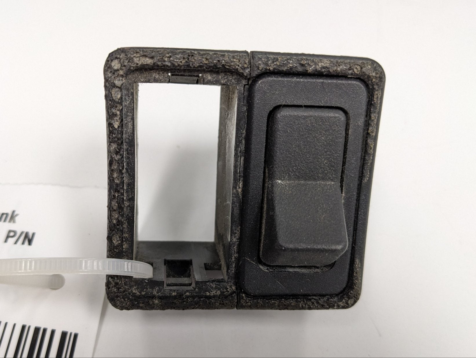 Used Freightliner Blank Rocker Switch w/ Bezel - P/N 06-20126-000 (10171399668028)