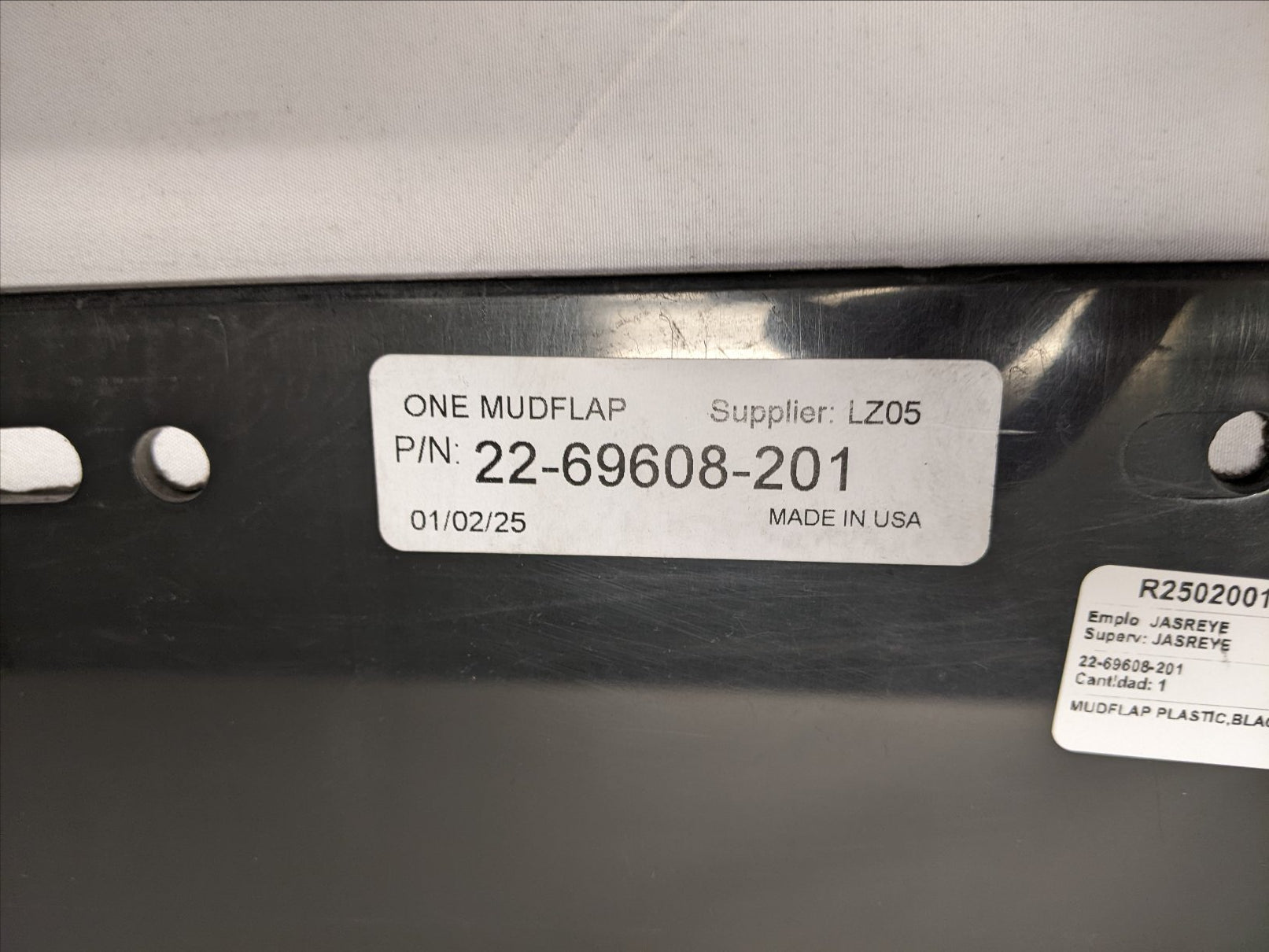 Freightliner LH/RH 24" Straight Black Plastic Mud Flap w/ Logo -P/N 22-69608-201