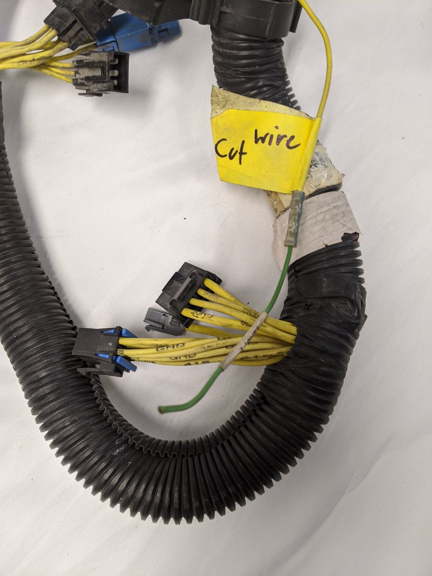 Freightliner Fuse Circuit Protection Wiring Harness (A06-24054-003) - Damaged