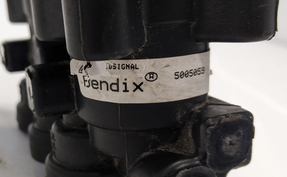 Bendix MV-3 Air Brake Valve Dash Control - 5005059 (Damaged)