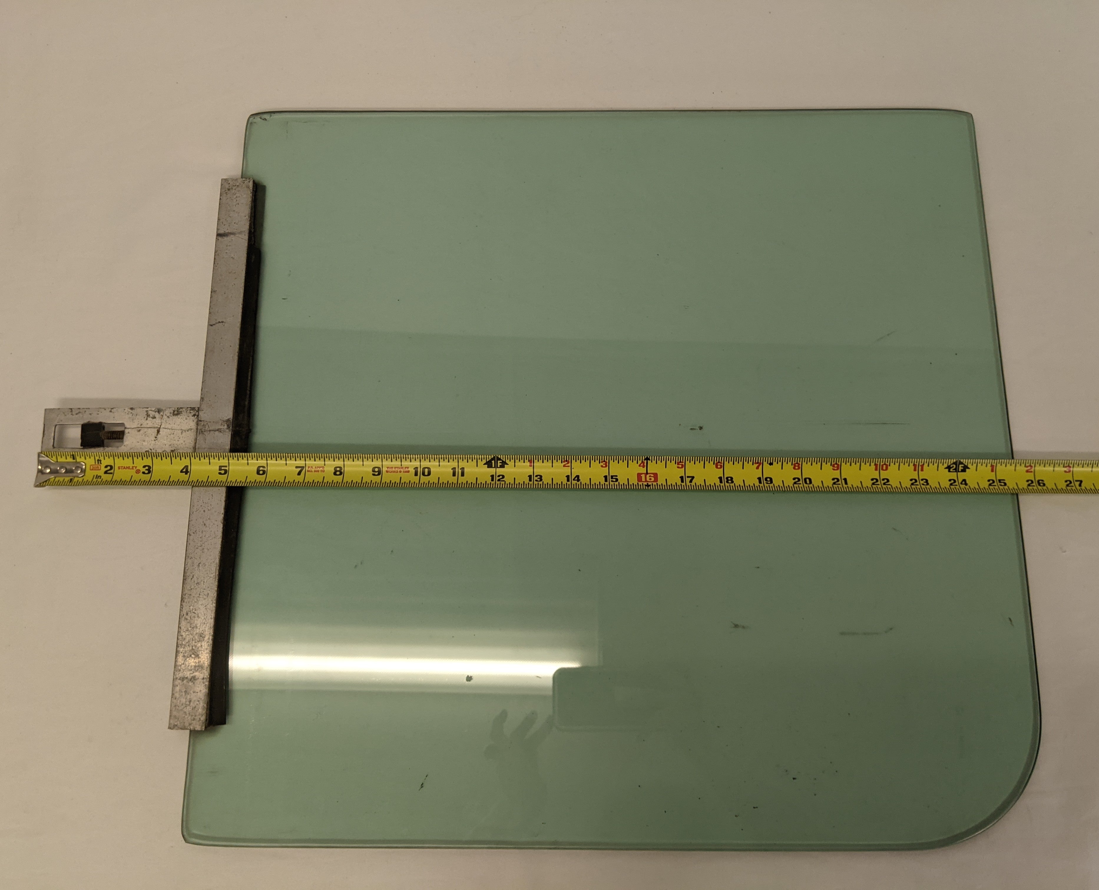 *Scratched* Freightliner FLD RH Tinted Air Op Door Window Glass-P/N 18-17450-001 (10098627871036)