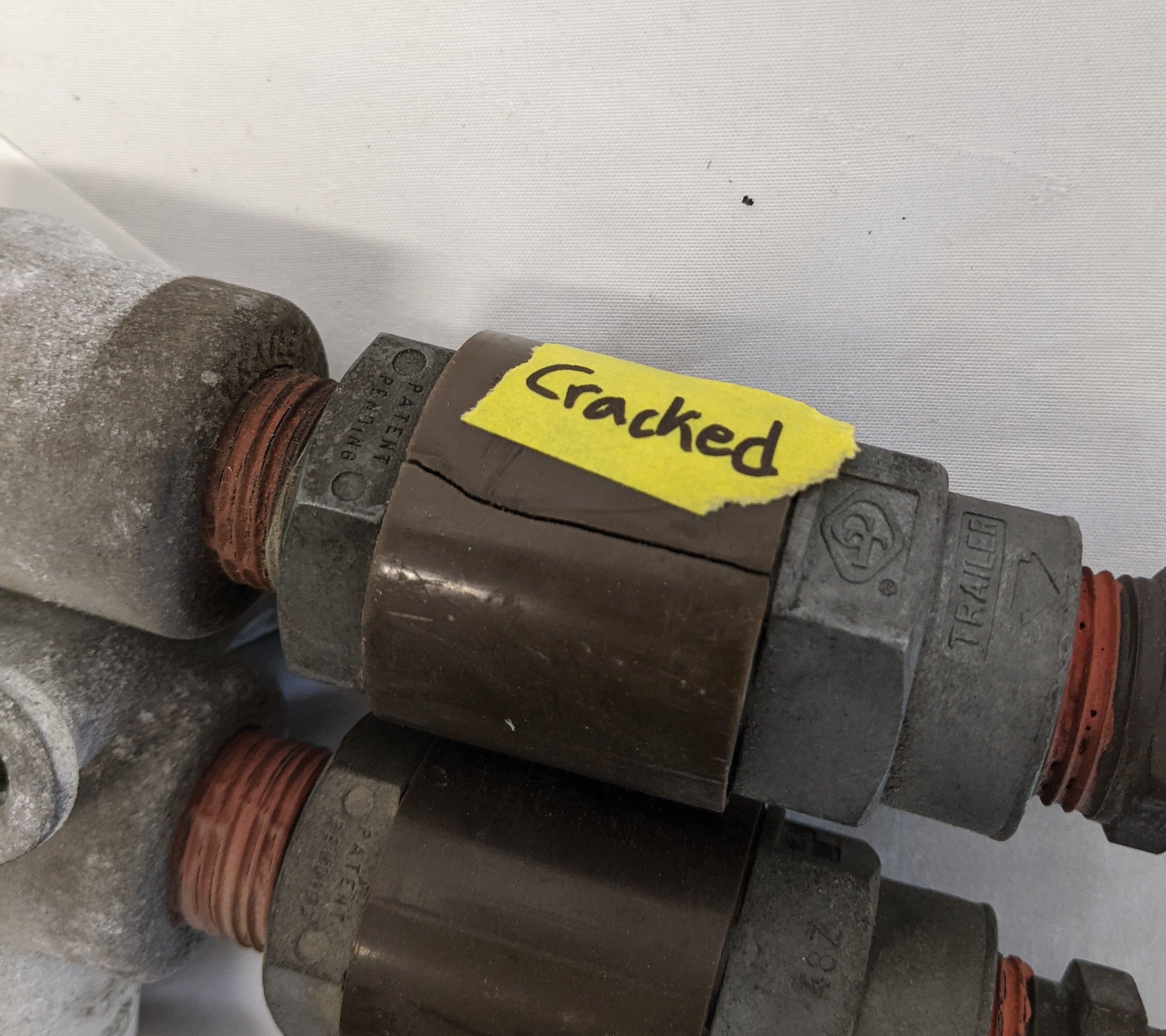 Used Bendix Trailer Valve & Tractor Protection Quick Release Valve -P/N T-243850 (10018174402876)