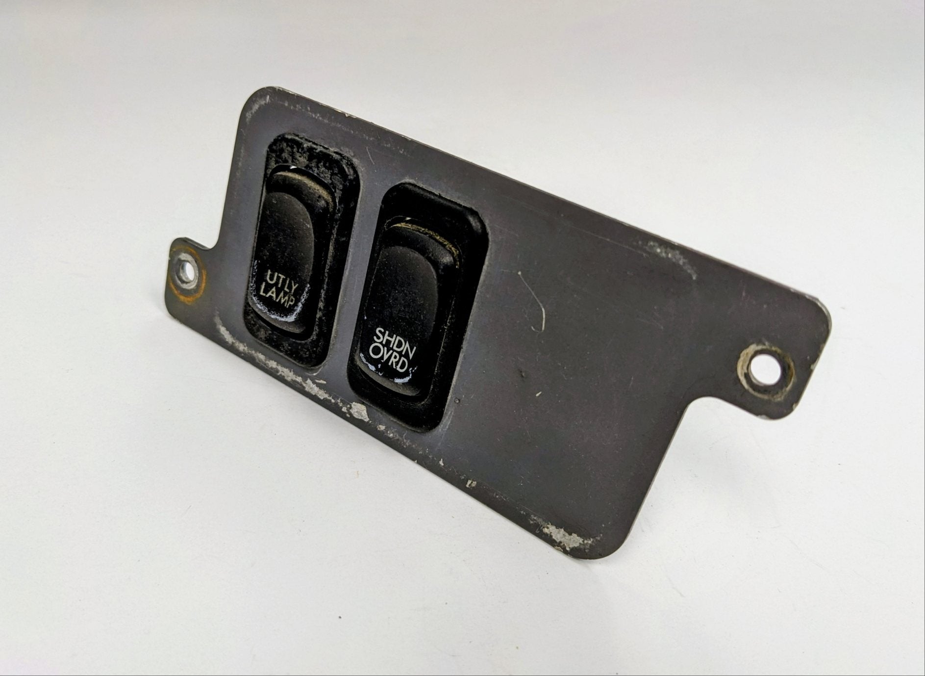 Used FTL Shutdown Override &Utility Lamp Switches PN A06-30769-015 A06-30769-003 (10171399274812)