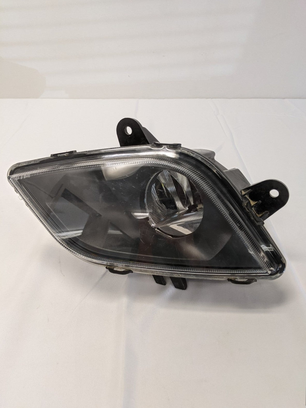 Damaged Freightliner Cascadia P4 RH LED Fog Light - P/N A66-03653-001