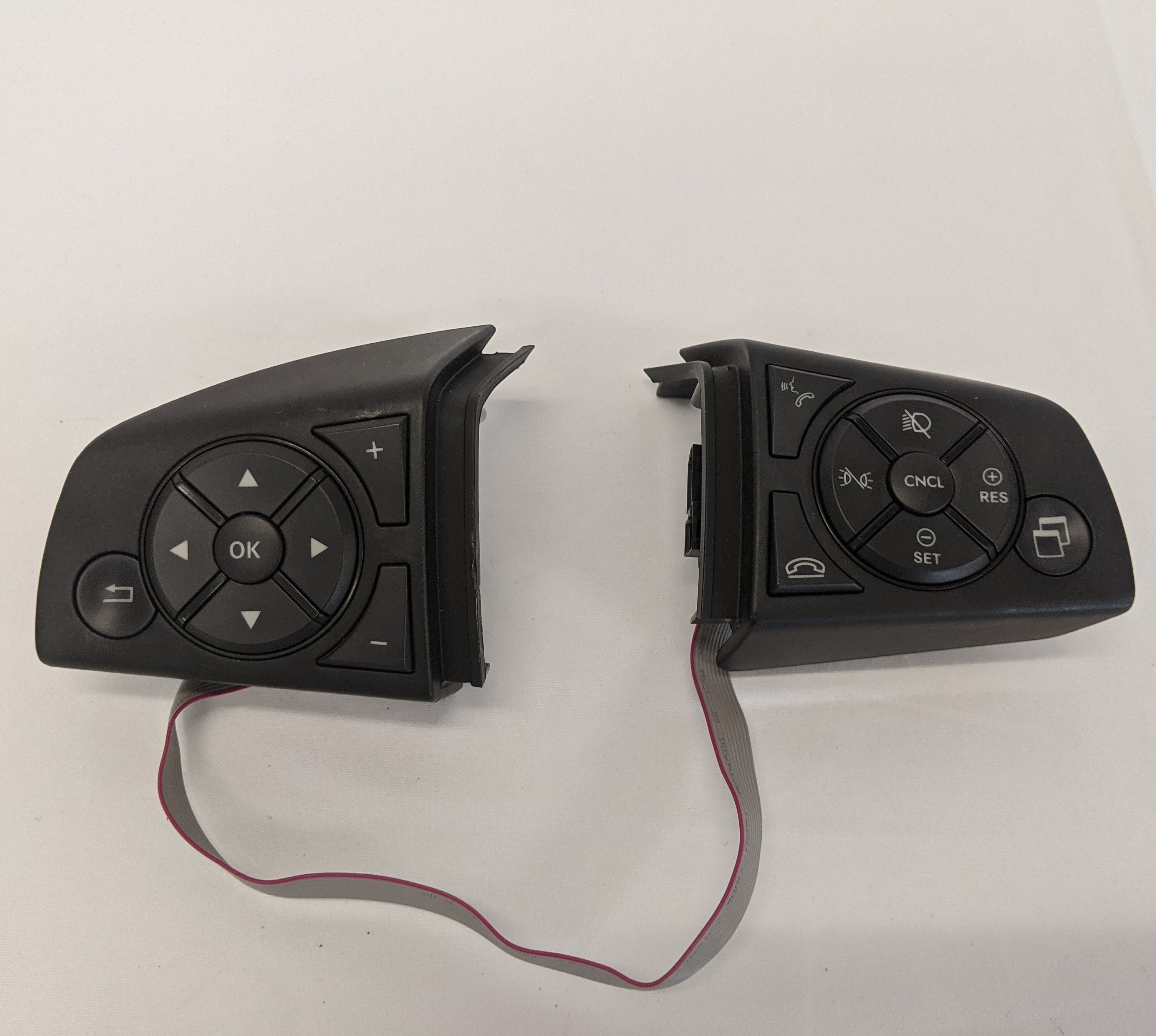 Freightliner Steering Wheel Switches from Assy. A14-19622-000  - P/N 2500437-AB (10127974924604)