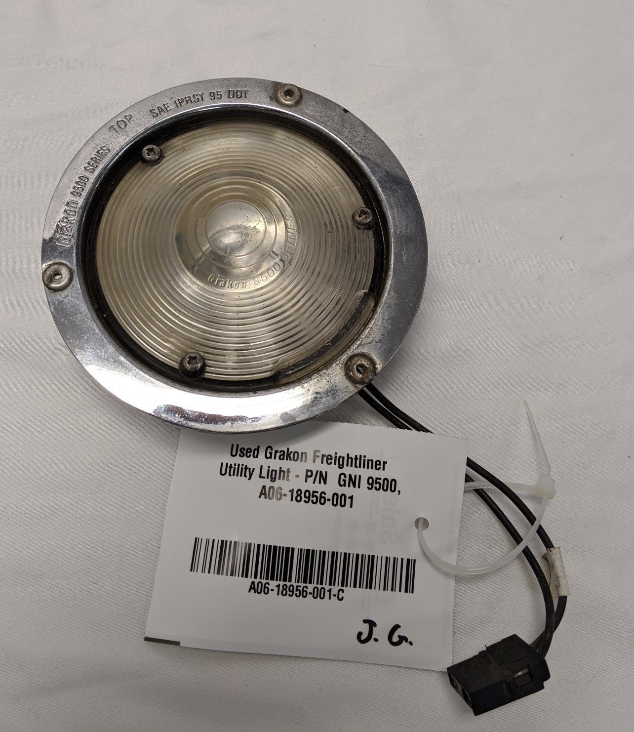 Freightliner Utility Light - P/N: GNI 9500, A06-18956-001 (Used)
