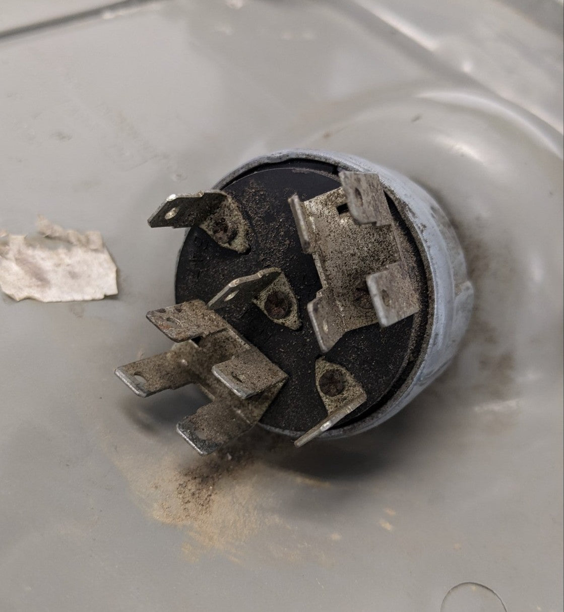 Used Freightliner Columbia Keyswitch Center Housing Cover Assembly - P/N 18-32690-002